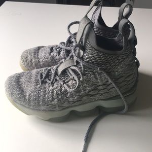 Lebron basketball shoes